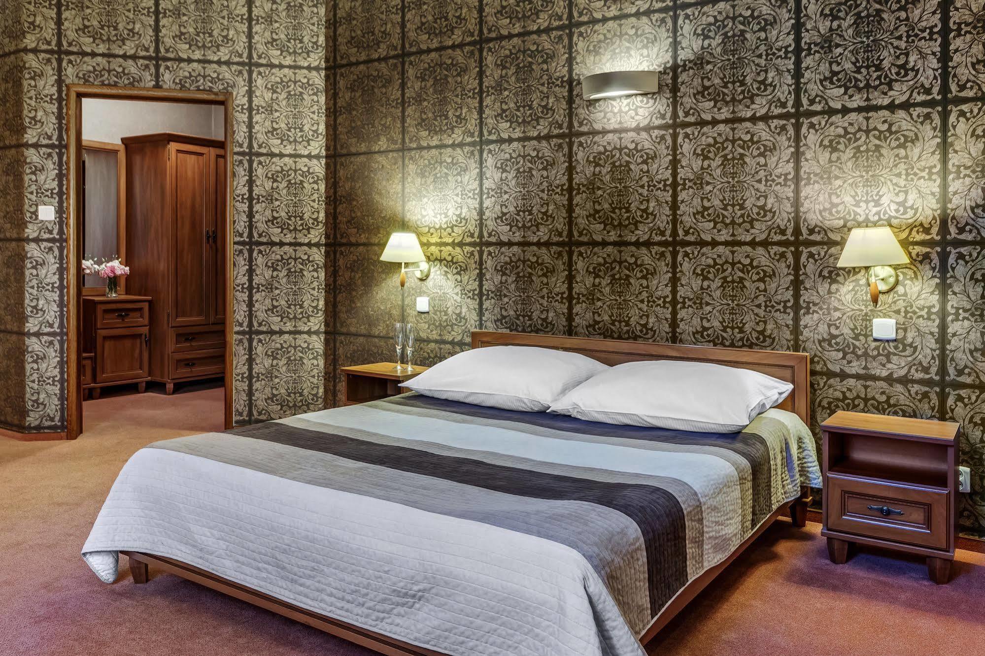 Lesny Dwor Hotell Radom Eksteriør bilde